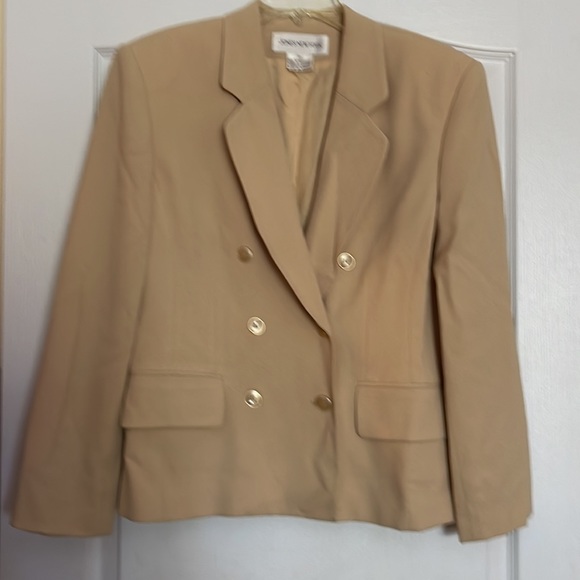 Vintage Jones New York suit, Skirt and jacket, Skirt size 14, jacket size 12 - Picture 5 of 10